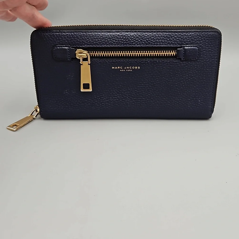 Price final $ Marc Jacobs huge continental zip around wallet